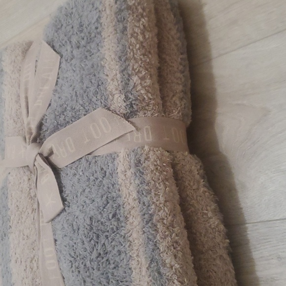 Barefoot Dreams CozyChic Variegated Stripe Blanket Throw NEW Tan/Warm Gray - Picture 2 of 5